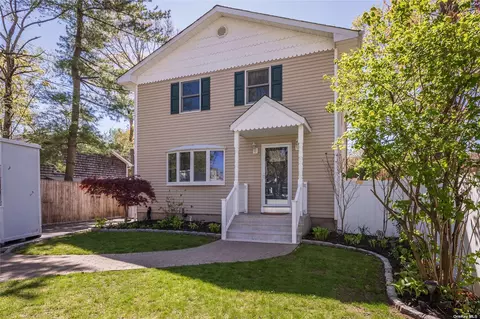 38 Midway St, Patchogue, NY 11772 photo 1