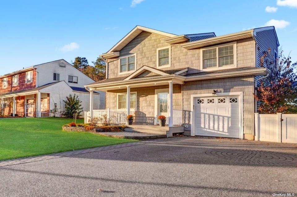 15 Raynier Pl, Nesconset, NY 11767