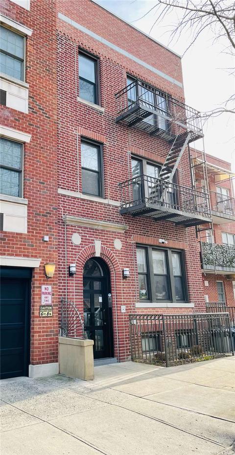 25-27 35th St, Astoria, NY 11103
