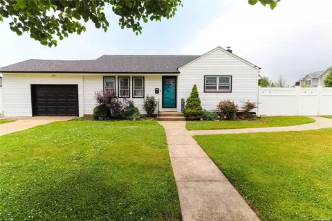 2 Devon Rd, Bethpage, NY 11714 photo 1