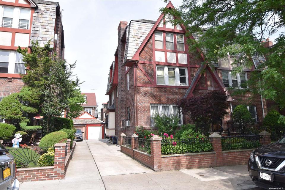 3317 85th St, Jackson Heights, NY 11372 1 photo MLS 3405291 Movoto