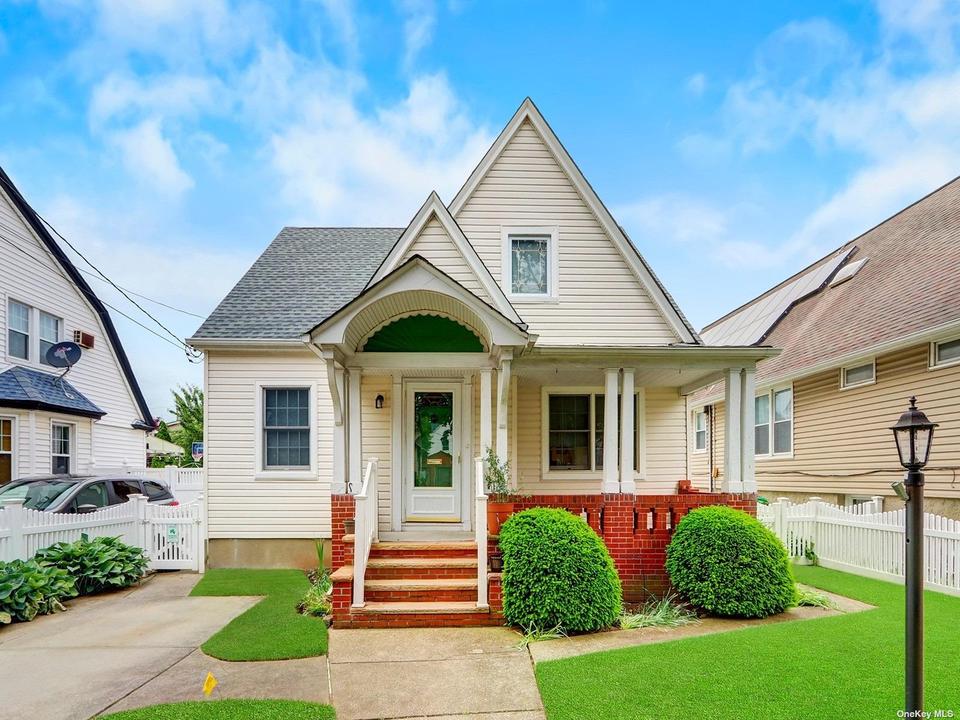 8733 258th St, Floral Park, NY 11001 1 photo Movoto