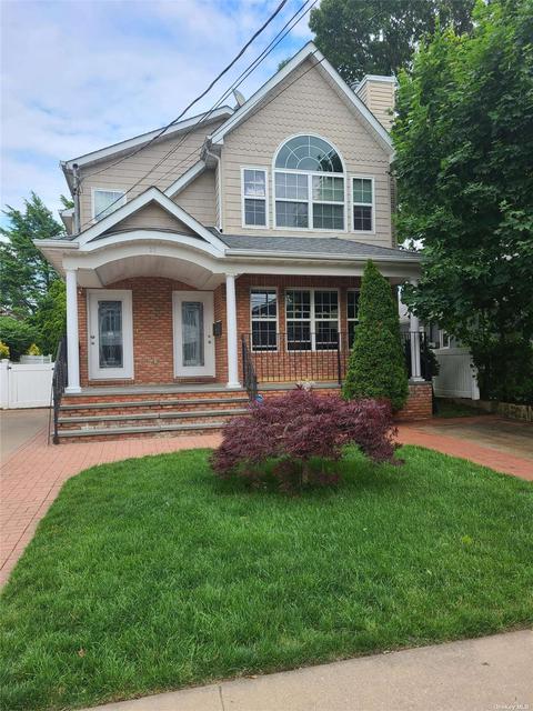 22 Dunwood Rd, Port Washington, NY 11050