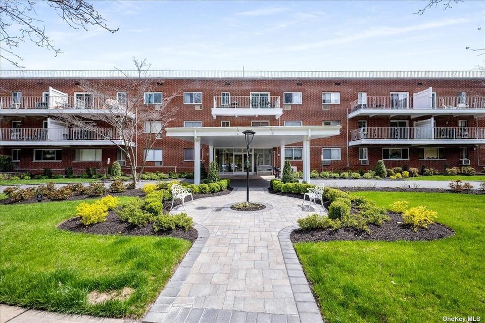 320 East Shore Rd 29A, Great Neck, NY 11023