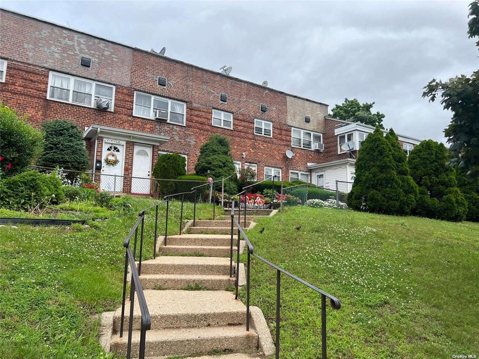 21427 Hillside Ave 27B, Queens Village, NY 11427 12 Photos Movoto