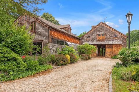87 Middle Rd, Sands Point, NY 11050