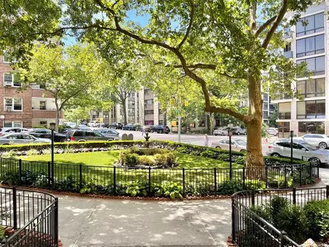 99-05 63 Dr #1H, Rego Park, NY 11374