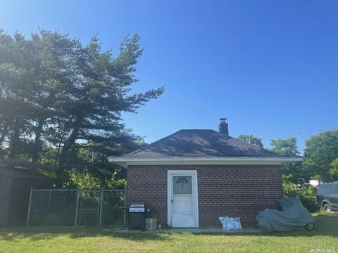 1 E Railroad Avenue Rd, East Moriches, NY 11940