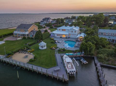 25 Beech Rd, Islip, NY 11751 photo 1