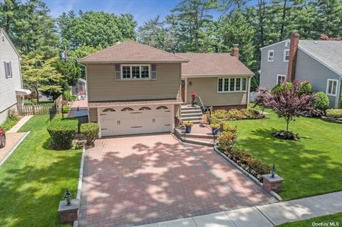 11 East Dr, Garden City, NY 11530
