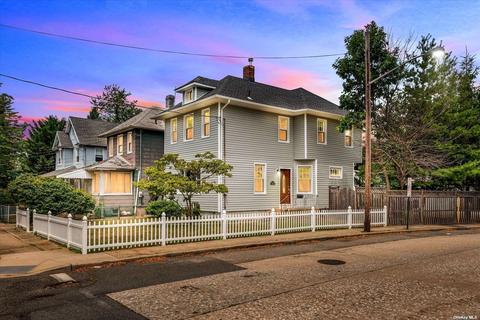 35 Hillside Ave, Rockville Centre, NY 11570