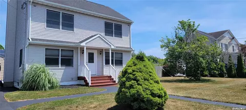429 Donegan Ave, Patchogue, NY 11772 photo 1