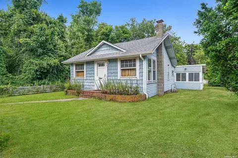 19 Furman Ln, Patchogue, NY 11772 photo 1