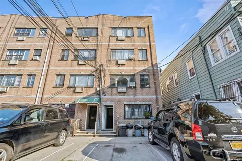 95-18 42 Ave, Elmhurst, NY 11373