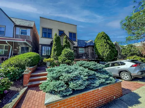 85-60 66th Rd, Rego Park, NY 11374