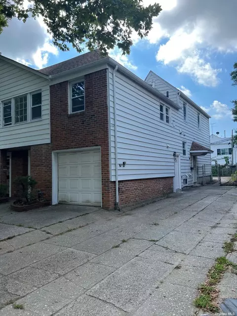 221-40 59 Ave, Bayside, NY 11364
