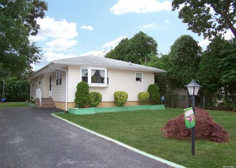 24 Edgewood St, Mastic, NY 11950 photo 1