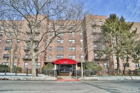 131-11 Kew Gardens Rd #6A, Kew Gardens, NY 11418