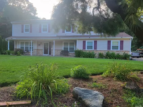 49 Eason Dr, Ridge, NY 11961 photo 1