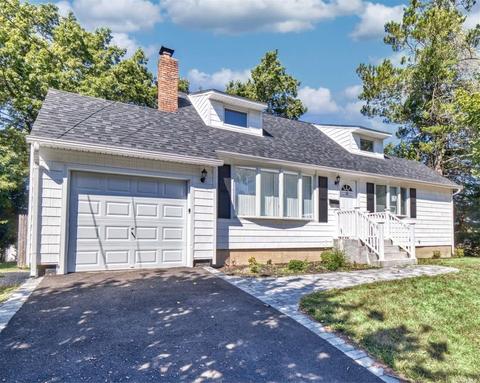 11 Vine Haven Ln, Commack, NY 11725 photo 1