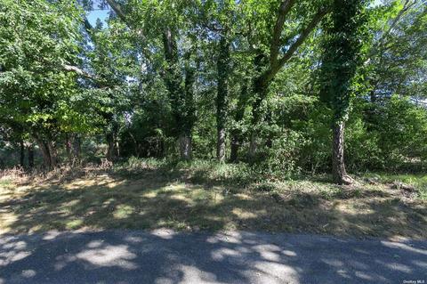 72 Indian Ave, Riverhead, NY 11901 photo 1