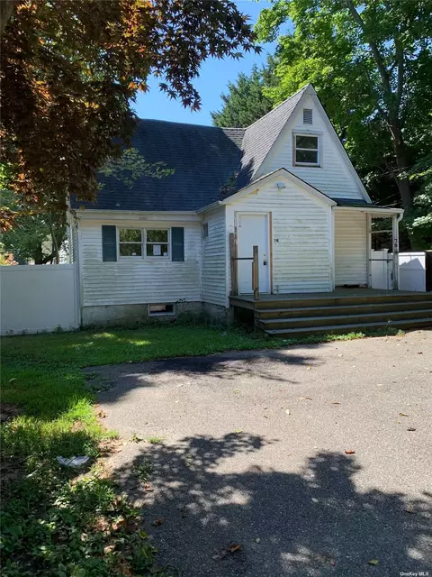 79 15th St, Wading River, NY 11792 photo 1