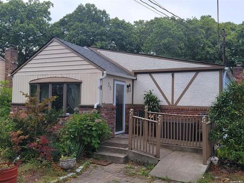 35 Stackyard Dr, Mastic Beach, NY 11951 photo 1