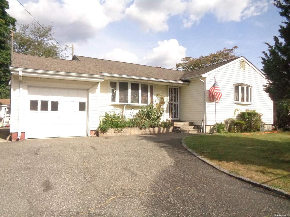 201 Hilltop Dr, Brentwood, NY 11717 3 Photos Movoto