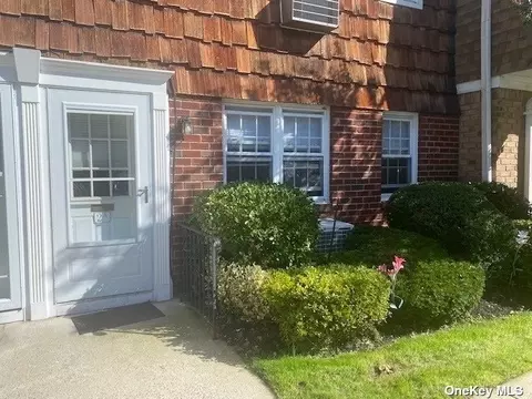 1 Anchorage Ln #2A, Oyster Bay, NY 11771