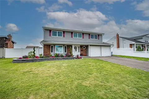 74 Robbins Ave, Babylon, NY 11702 photo 1