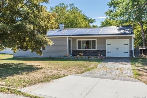 31 Pine Gate, Patchogue, NY 11772 photo 1