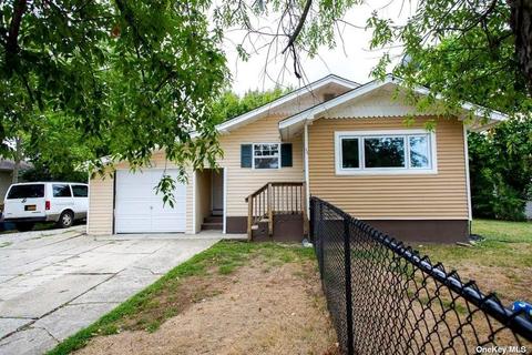 54 E Chestnut St, Central Islip, NY 11722 photo 1