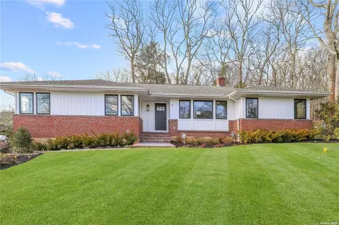 6 Forest St, Bayville, NY 11709