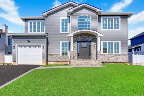 14 Hemp Ln, Hicksville, NY 11801