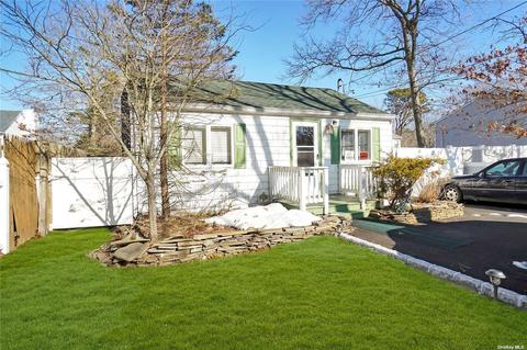 11 Hart Pl, Mastic, NY 11950 photo 1