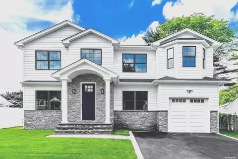 31 Georgia Dr, Syosset, NY 11791