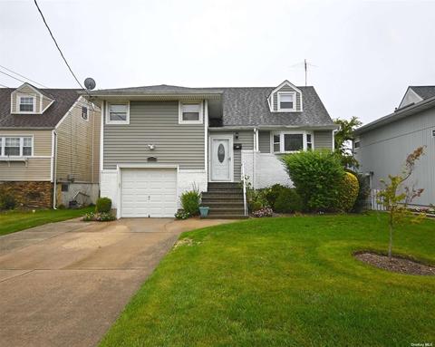 576 S Ocean Ave, Freeport, NY 11520 photo 1