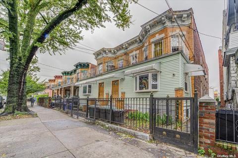 35-35 100th St, Corona, NY 11368