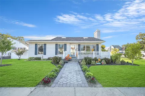 2 Grenville Ave, Patchogue, NY 11772 photo 1