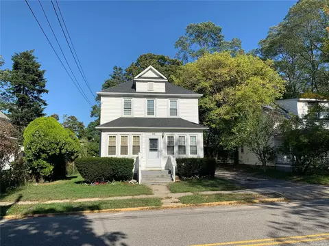 334 Maple Ave, Riverhead, NY 11901
