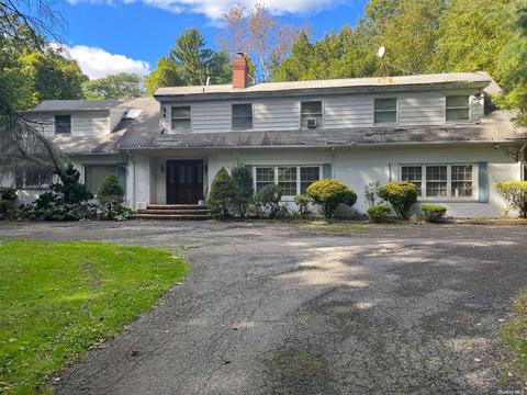 24 Linden Ln, Muttontown, NY 11732