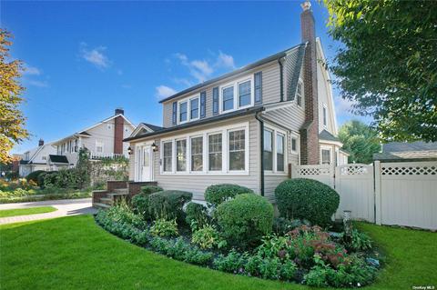 119 4th St, Hicksville, NY 11801