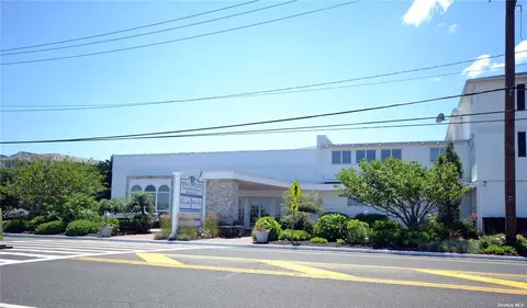 231 Dune Rd #9, Westhampton Beach, NY 11978