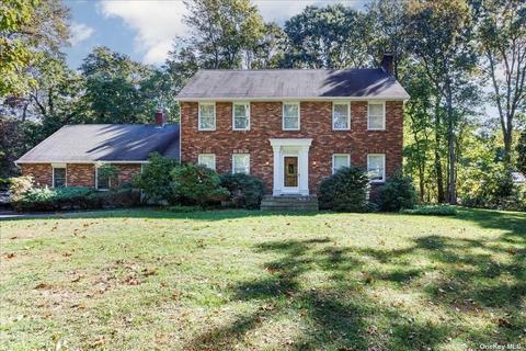 10 Saints Orchard Rd, Belle Terre, NY 11777