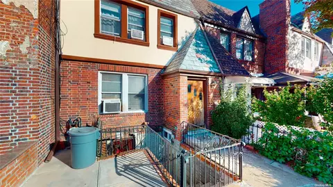 30-35 90th St, Flushing, NY 11369