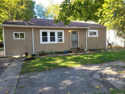 652 Doane Ave, Bellport, NY 11713