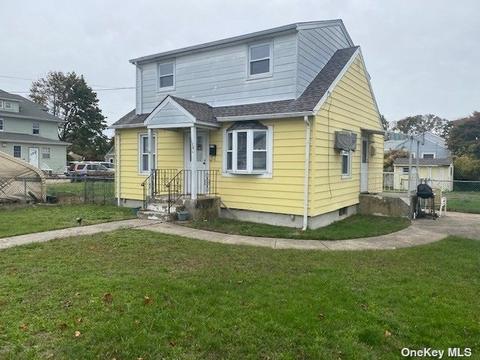 175 Smith St, Patchogue, NY 11772 photo 1