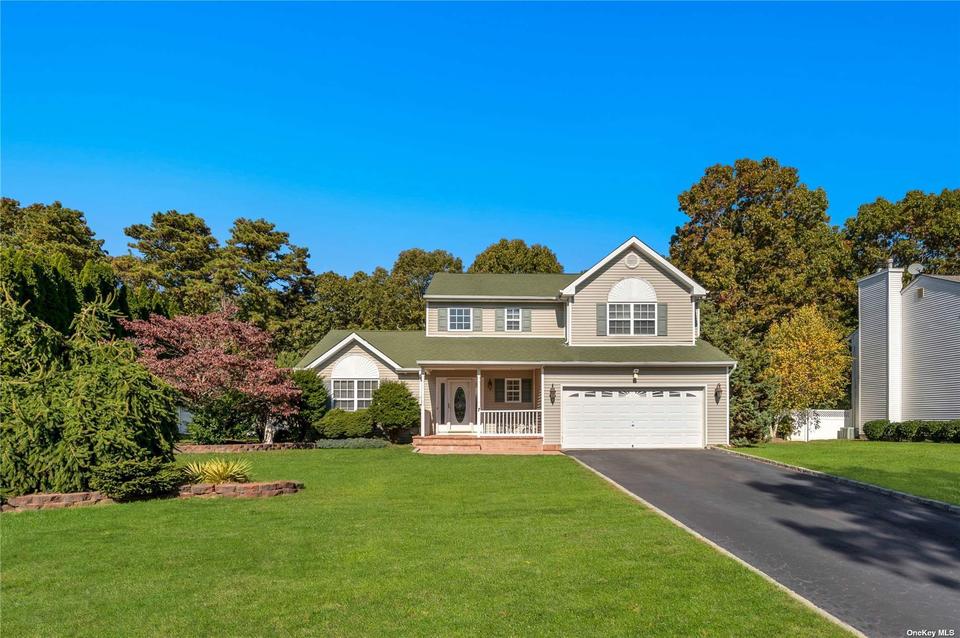 7 Adamson St, Selden, NY 11784 1 photo MLS 3439059 Movoto