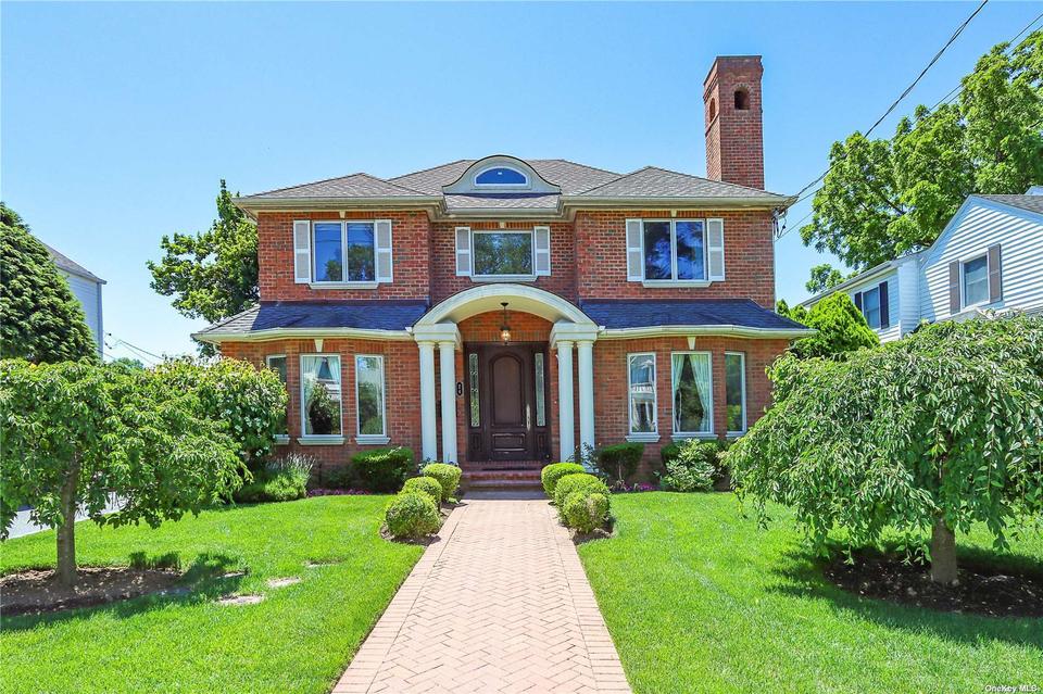 24 Steamboat Rd, Great Neck, NY 11024 Movoto