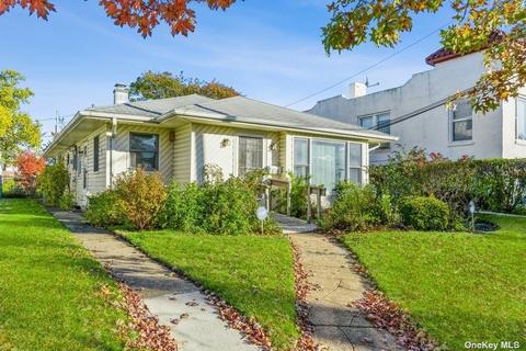 610 Franklin Blvd, Long Beach, NY 11561